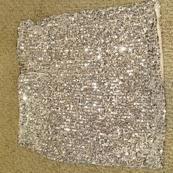 Gorgeous Ladies Sequined Stretch Skirt. - Picture 1 of 2